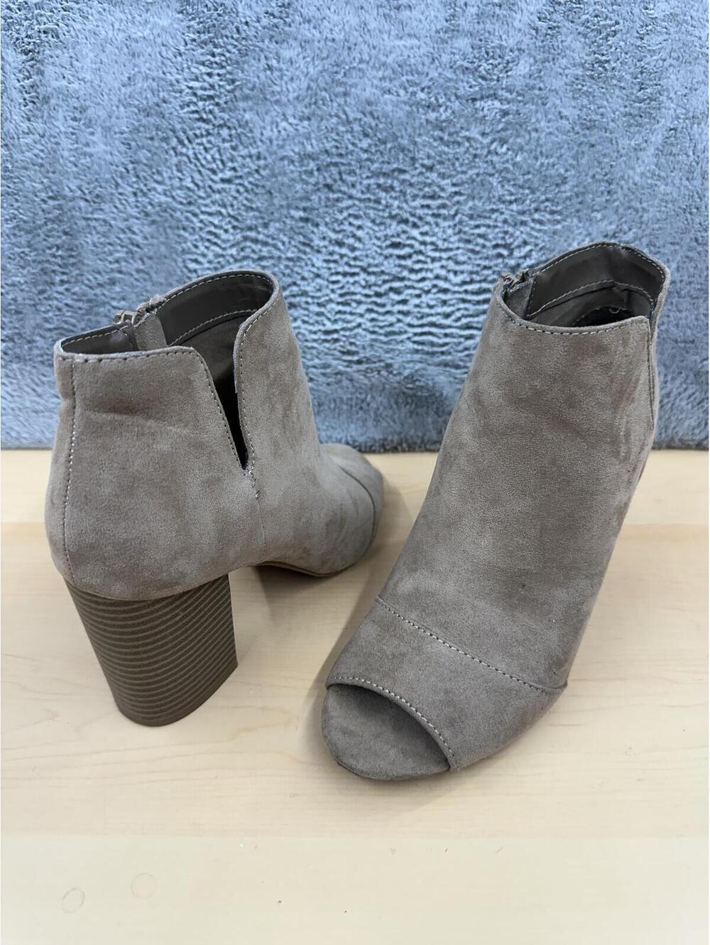 Apt. 9 Gray Suede Peep Toe Ankle Booties‎